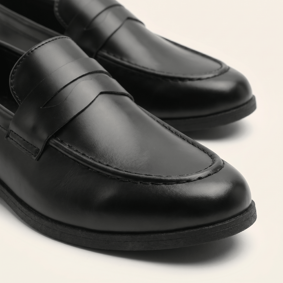 Men's Classic Black Smooth Leather Penny Loafer